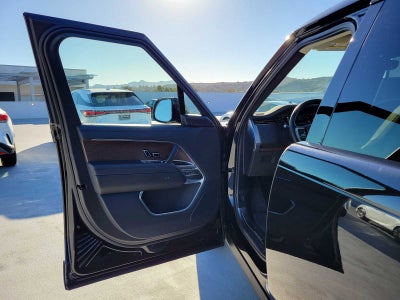 2025 Land Rover Range Rover SE