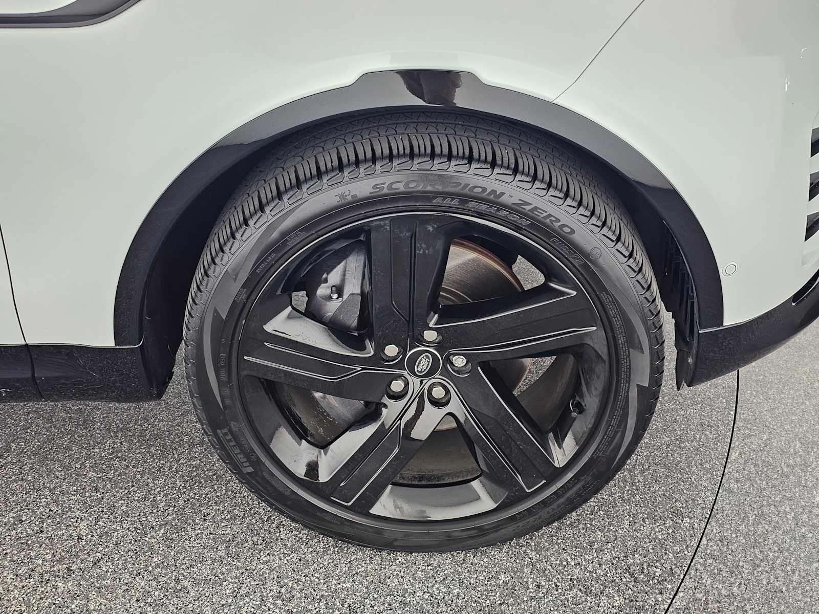 2024 Land Rover Discovery Dynamic SE