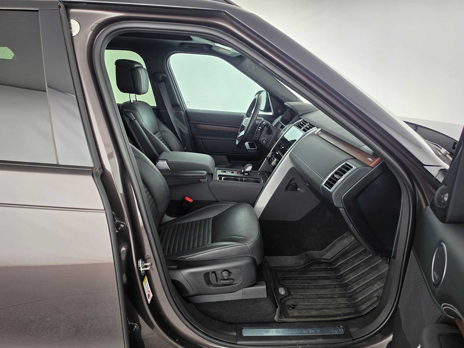 2025 Land Rover Discovery Dynamic SE