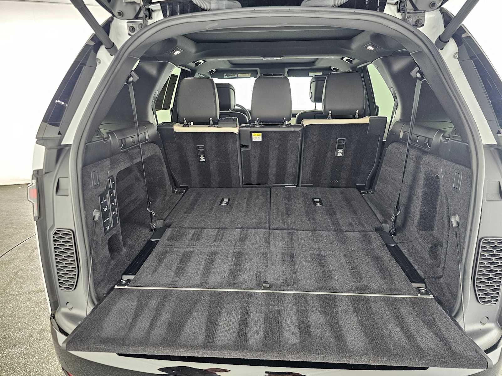 2023 Land Rover Discovery S R-Dynamic