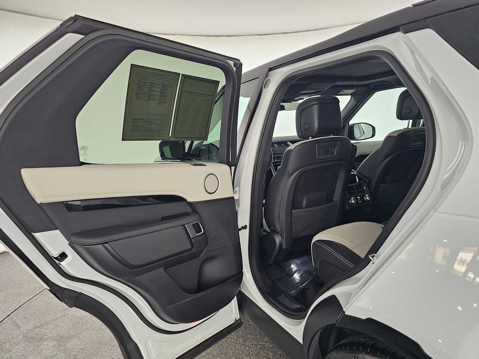 2023 Land Rover Discovery S R-Dynamic