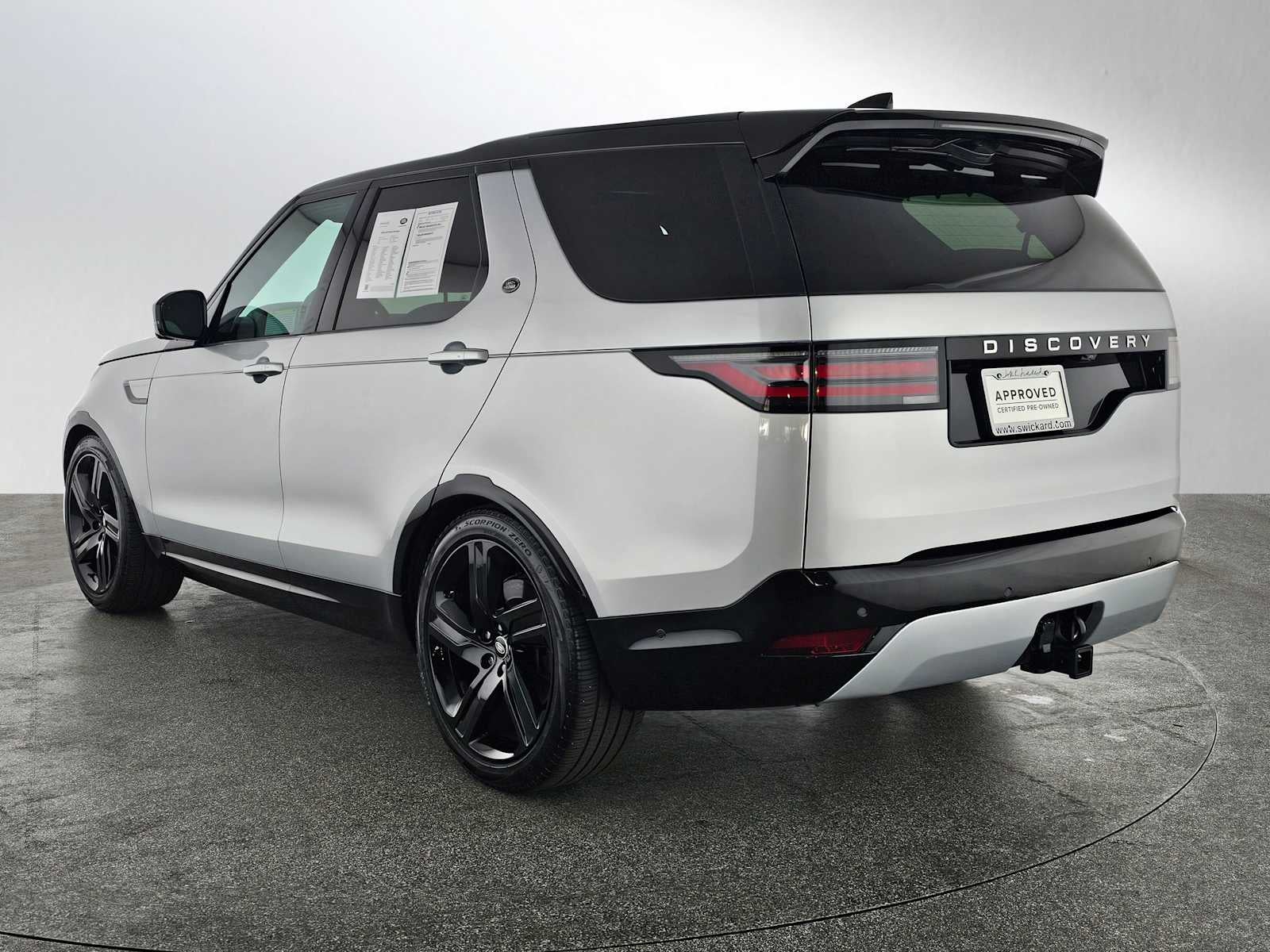 2024 Land Rover Discovery Metropolitan Edition