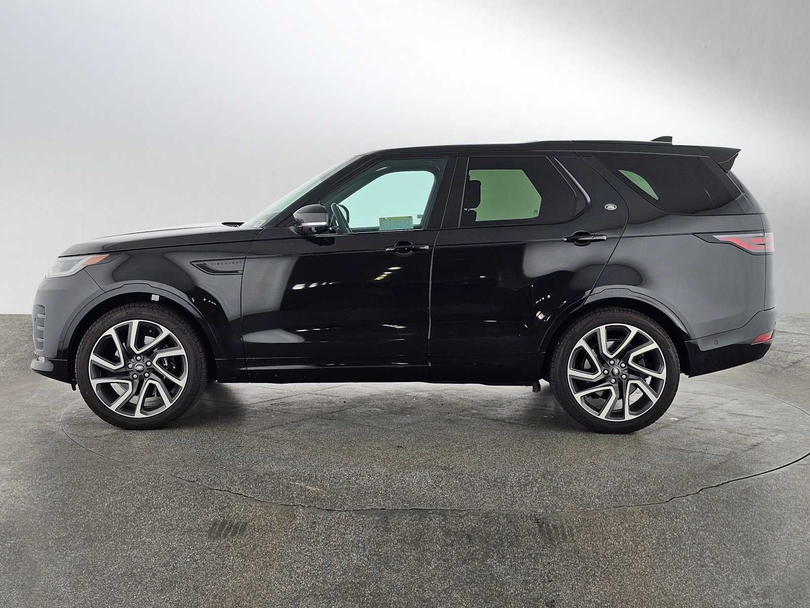 2024 Land Rover Discovery Metropolitan Edition