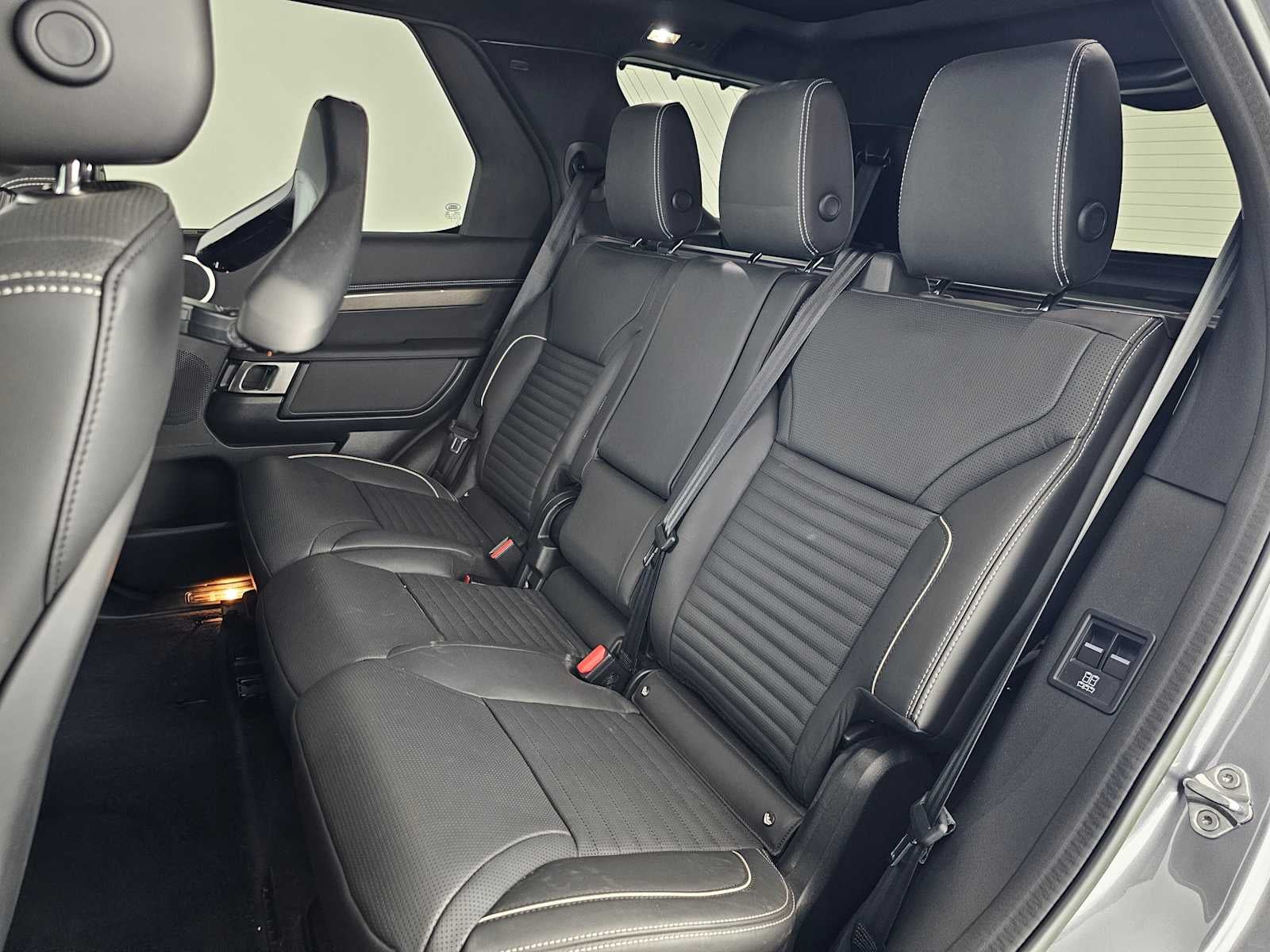 2023 Land Rover Discovery Metropolitan Edition