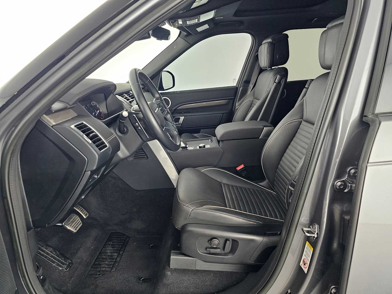 2023 Land Rover Discovery Metropolitan Edition