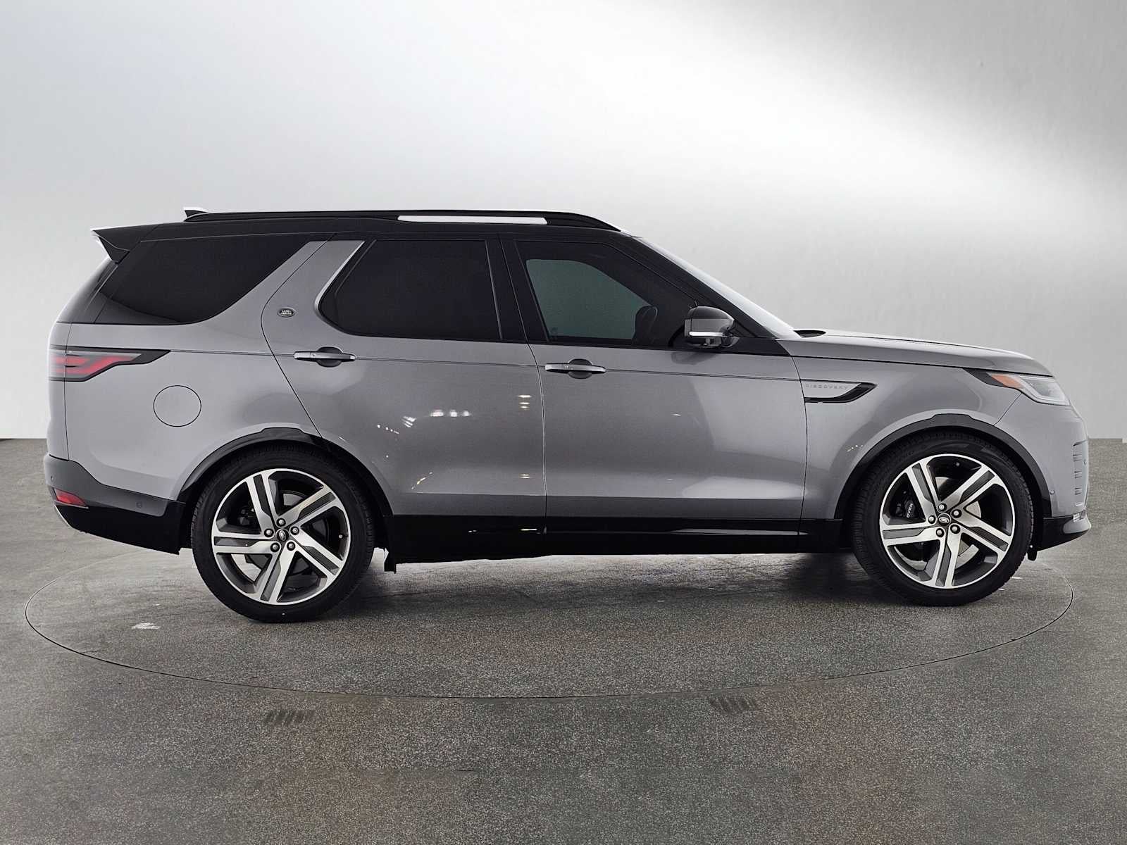 2023 Land Rover Discovery Metropolitan Edition