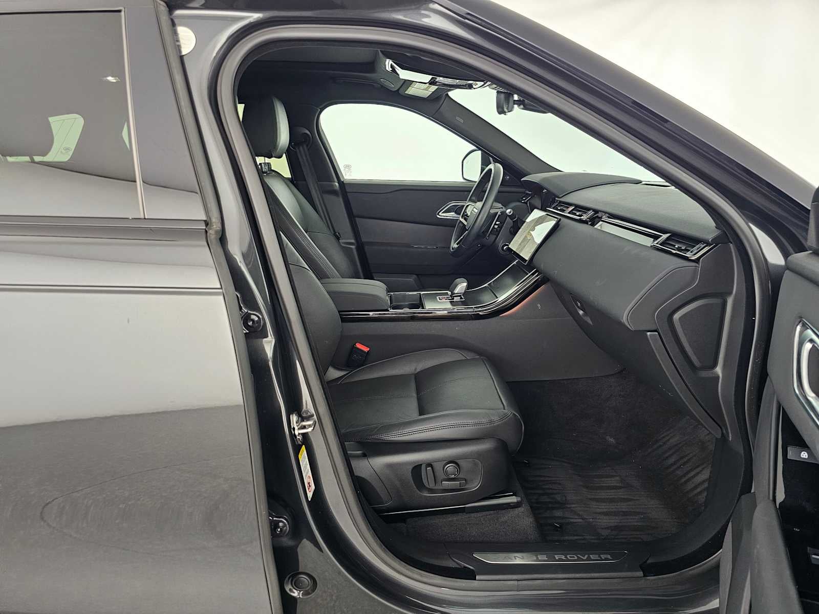 2025 Land Rover Range Rover Velar Dynamic SE