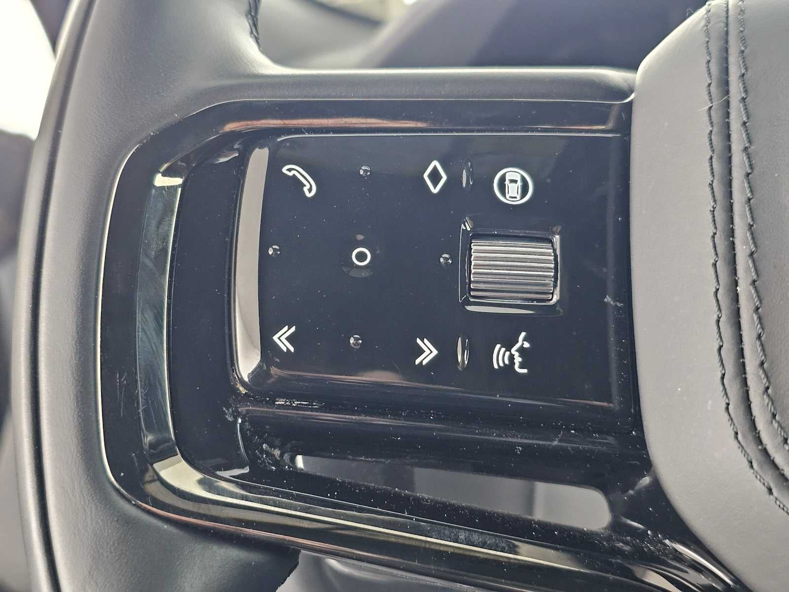 2025 Land Rover Range Rover Velar Dynamic SE