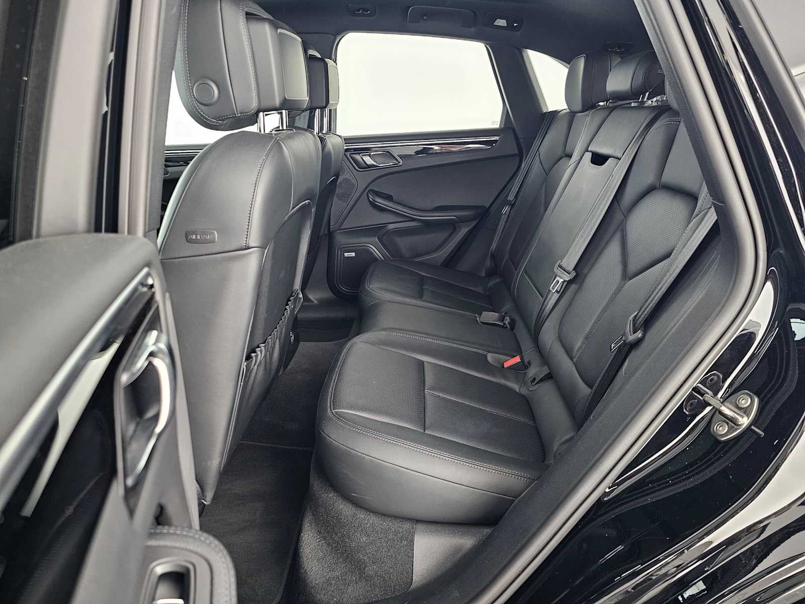 2023 Porsche Macan AWD