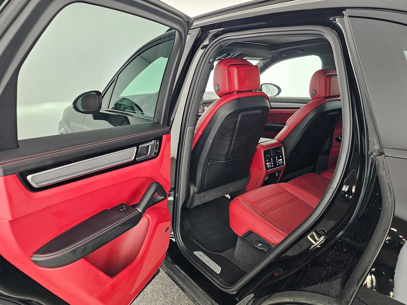 2022 Porsche Cayenne Platinum Edition