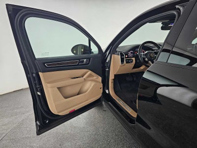 2023 Porsche Cayenne Platinum Edition