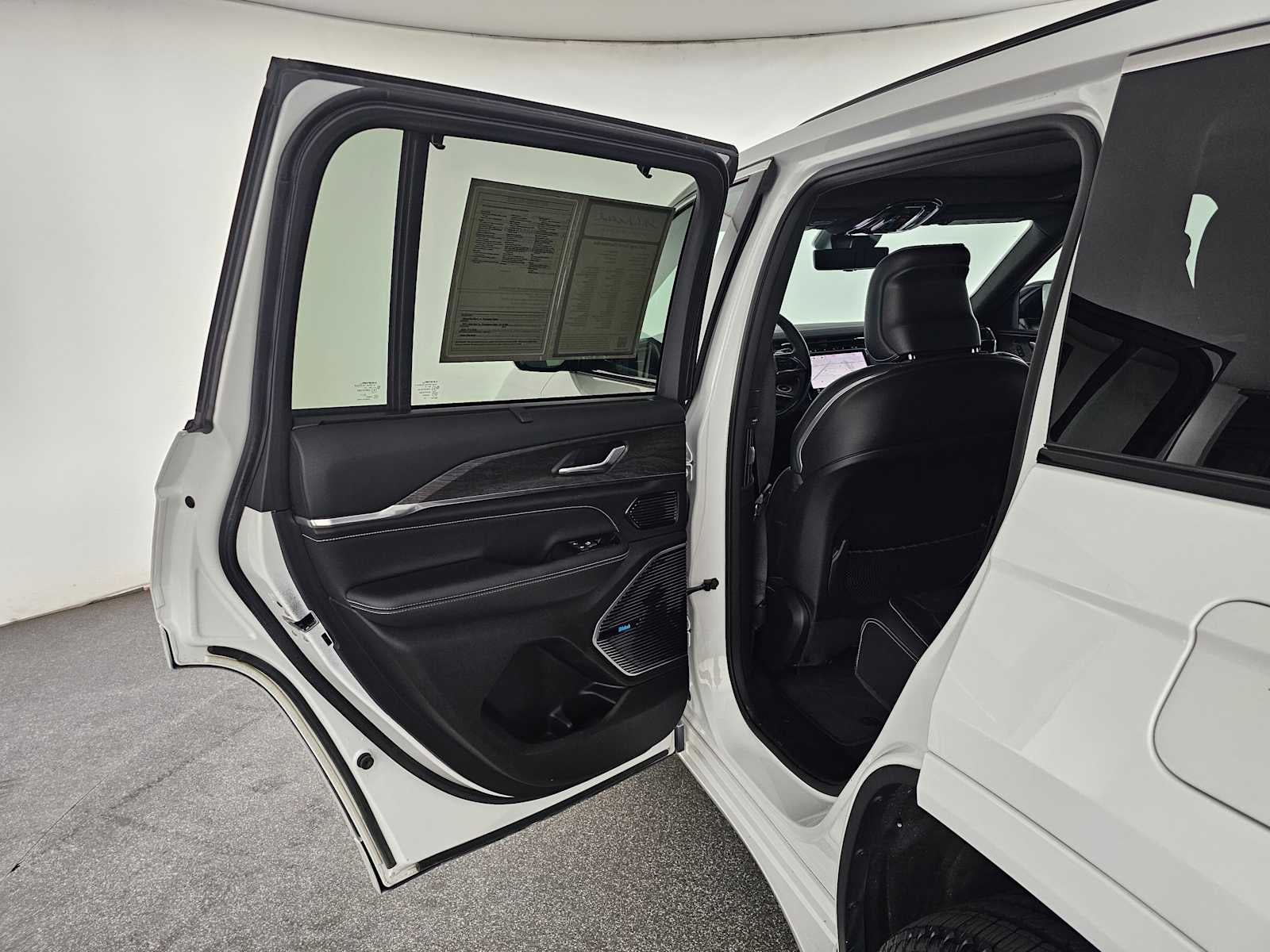 2023 Jeep Grand Cherokee 4xe Overland
