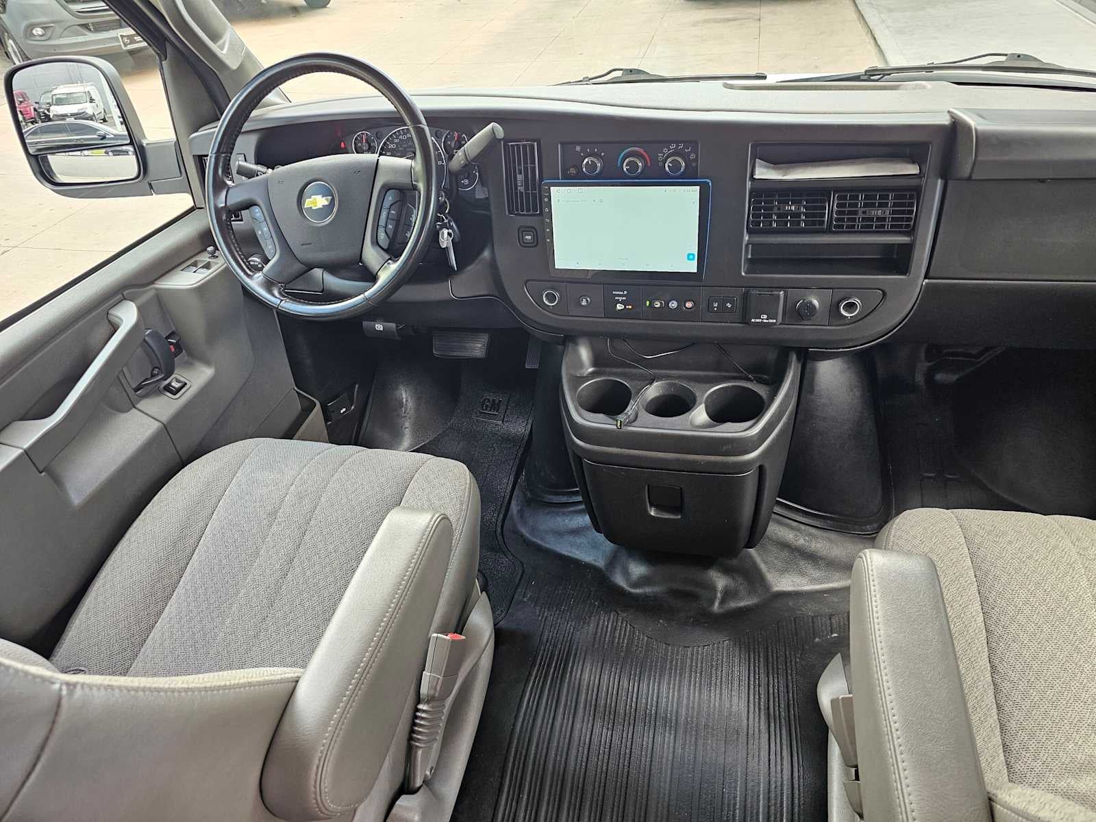 2022 Chevrolet Express Passenger LT