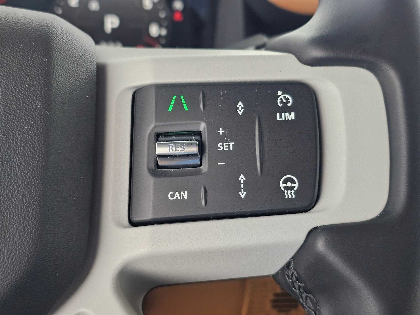 2024 Land Rover Defender SE