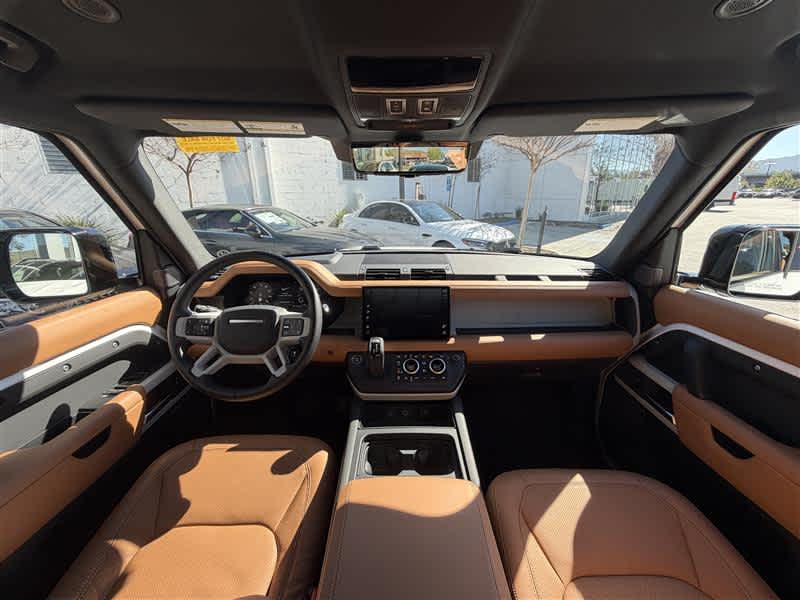 2024 Land Rover Defender SE