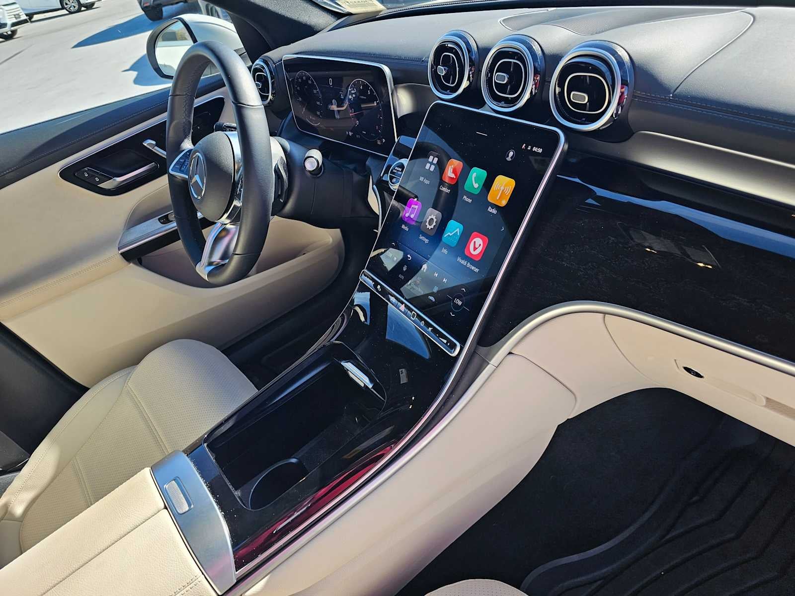 2025 Mercedes-Benz GLC 300 SUV