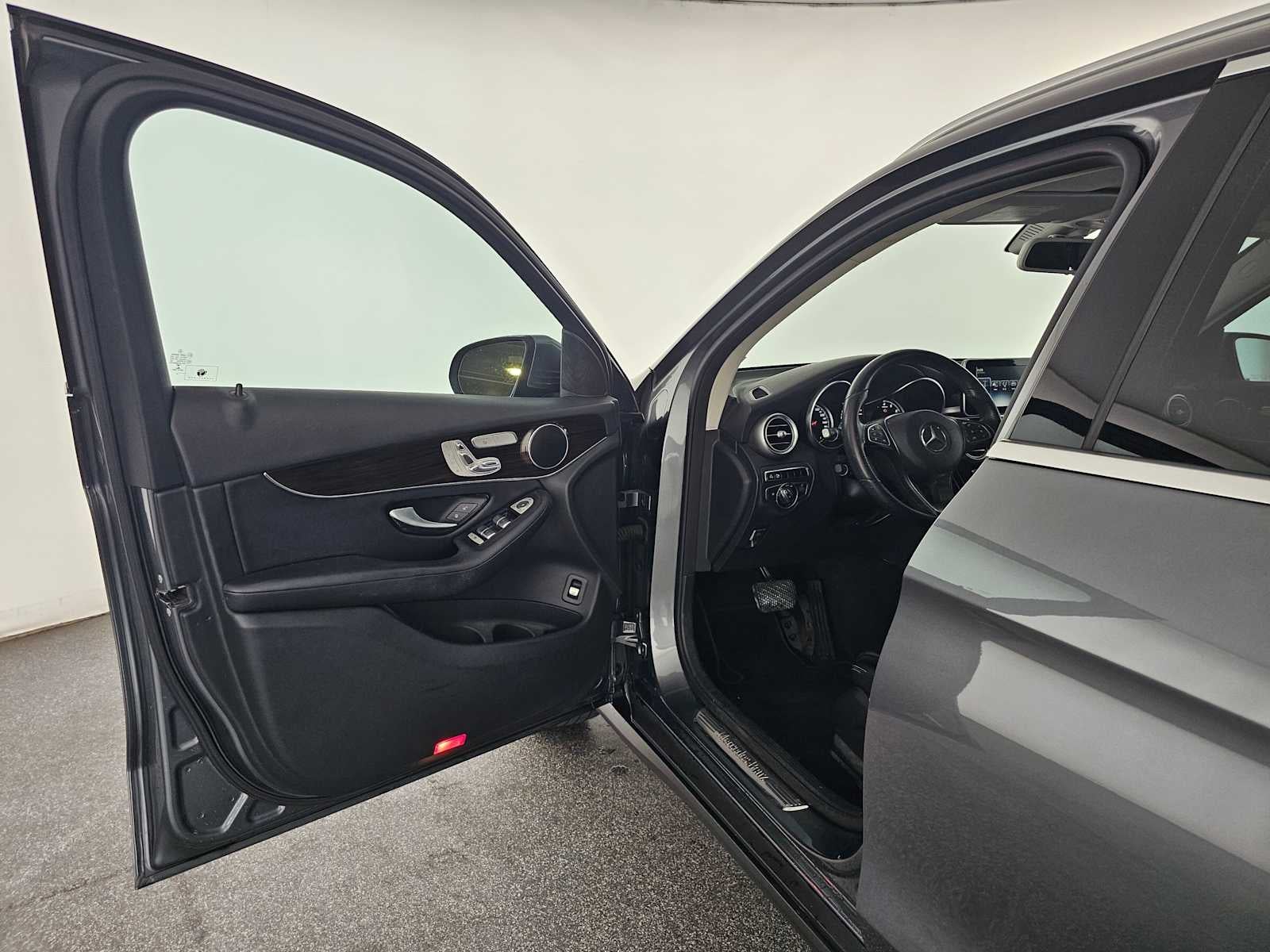 2016 Mercedes-Benz GLC 300 RWD 4dr
