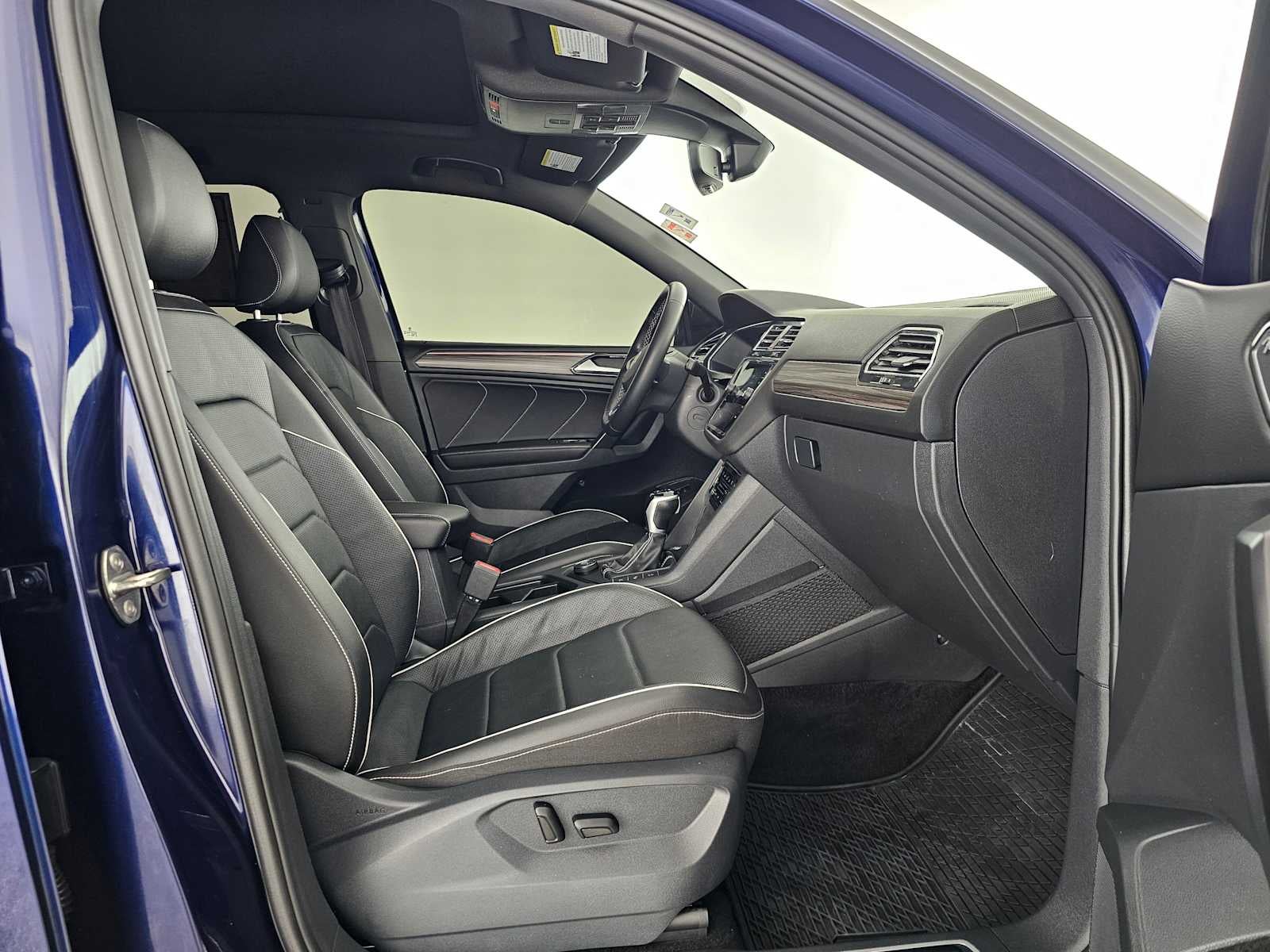 2023 Volkswagen Tiguan SEL R-Line