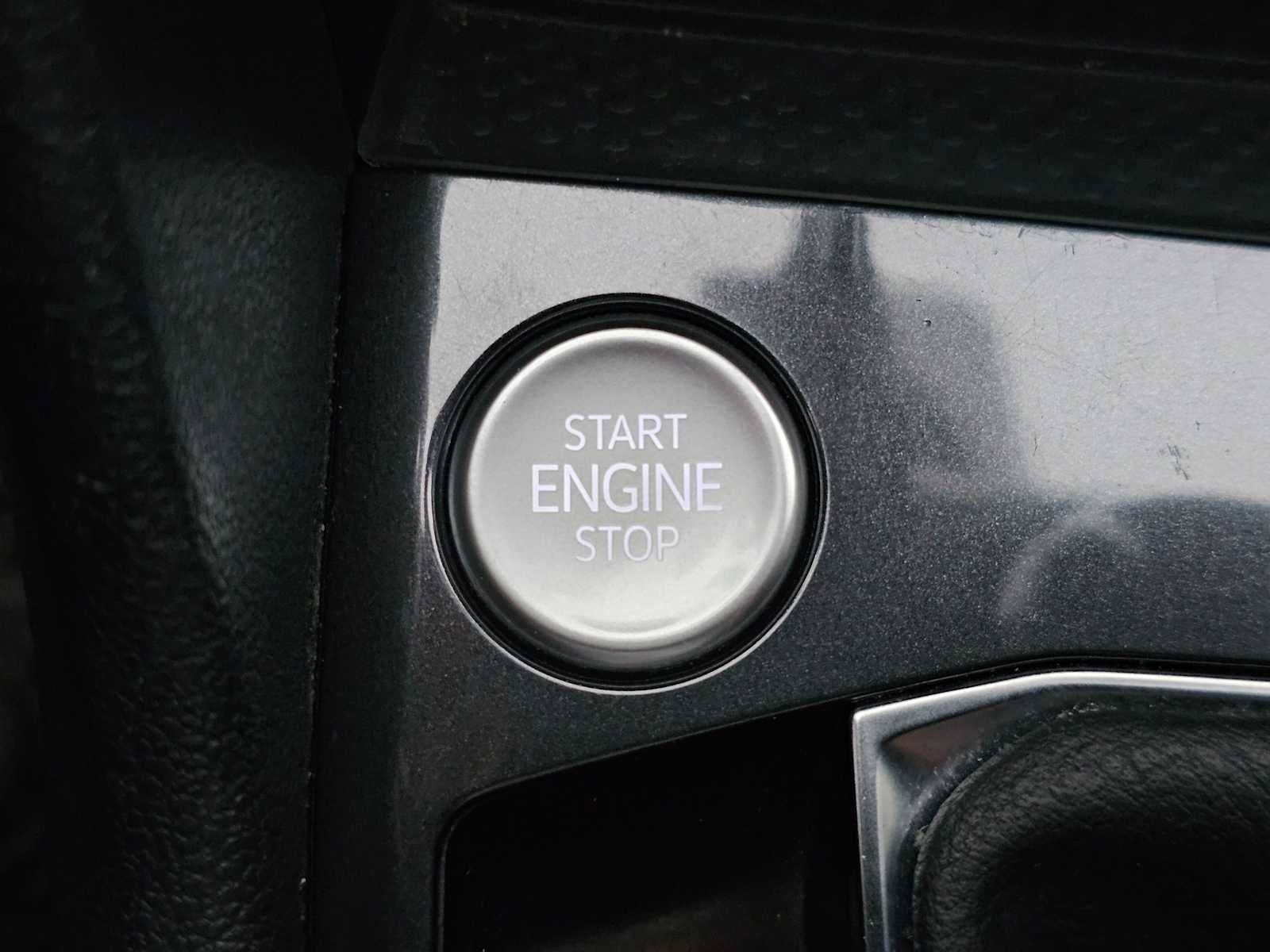 2023 Volkswagen Tiguan SEL R-Line