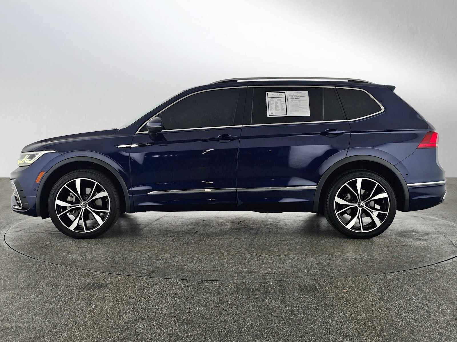 2023 Volkswagen Tiguan SEL R-Line