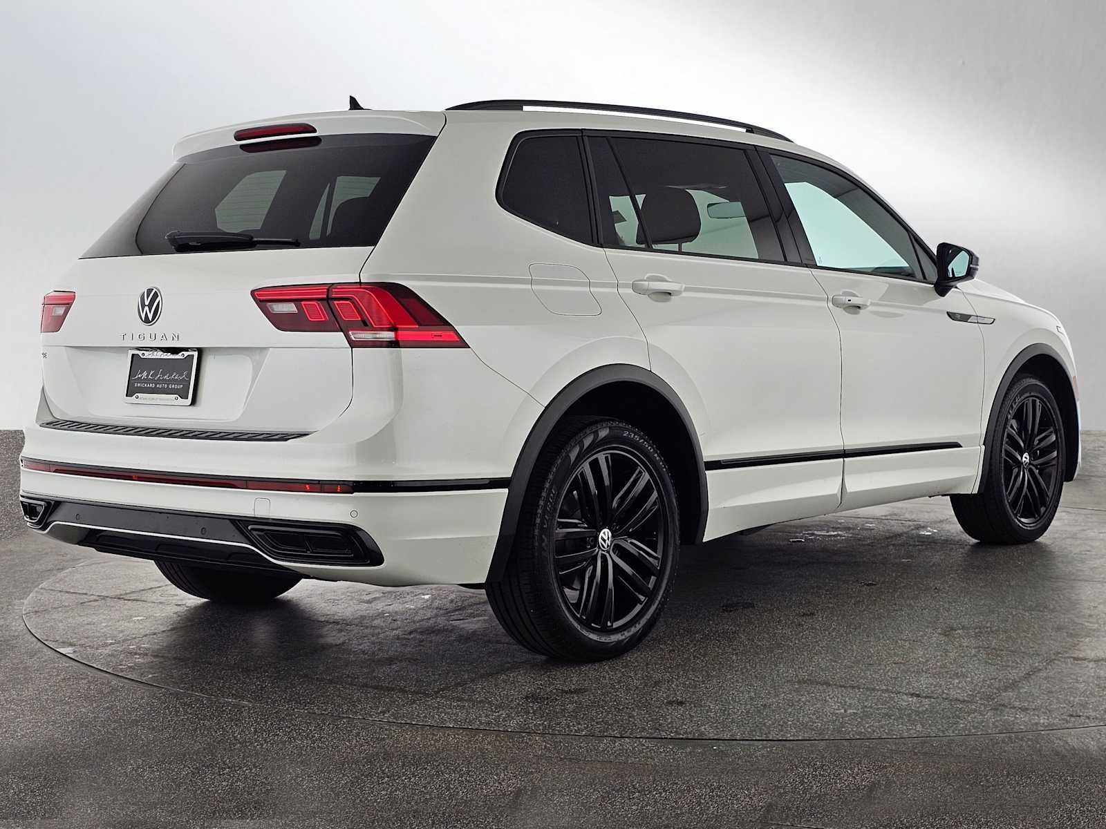 2022 Volkswagen Tiguan SE R-Line Black