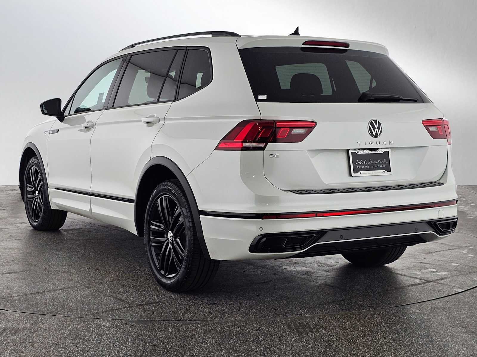 2022 Volkswagen Tiguan SE R-Line Black