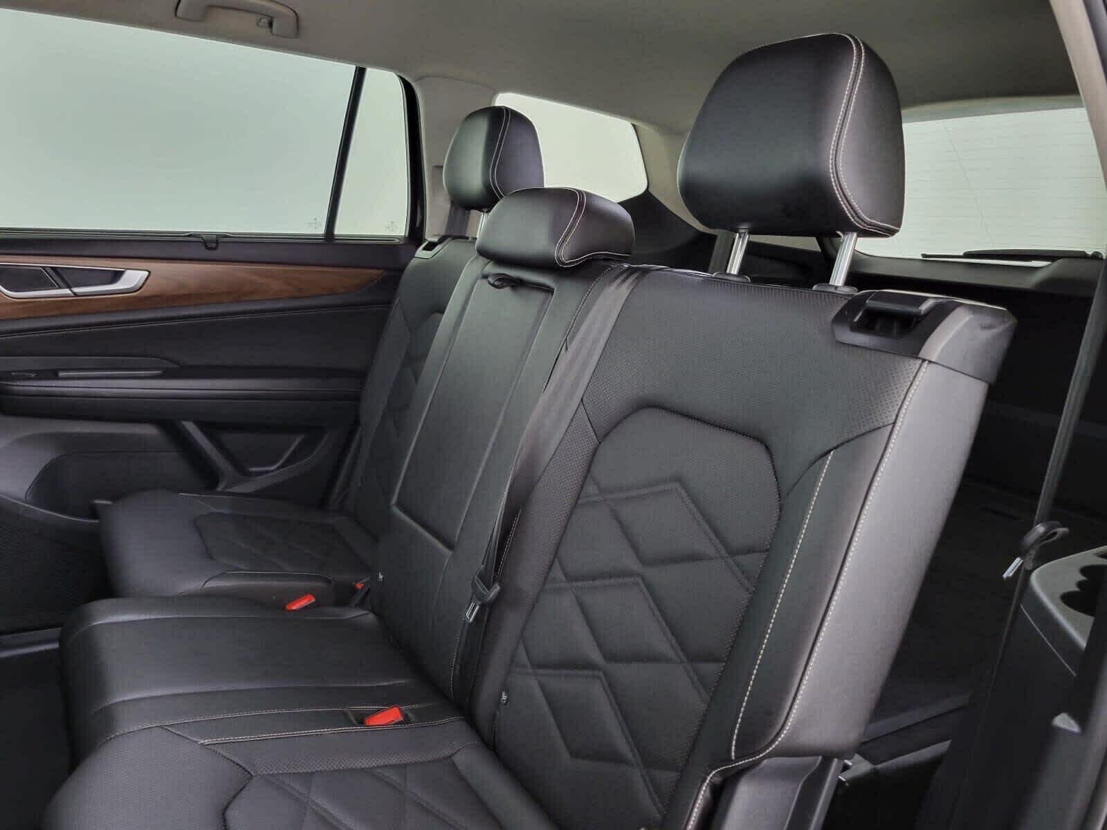 2025 Volkswagen Atlas 2.0T SE w/Technology