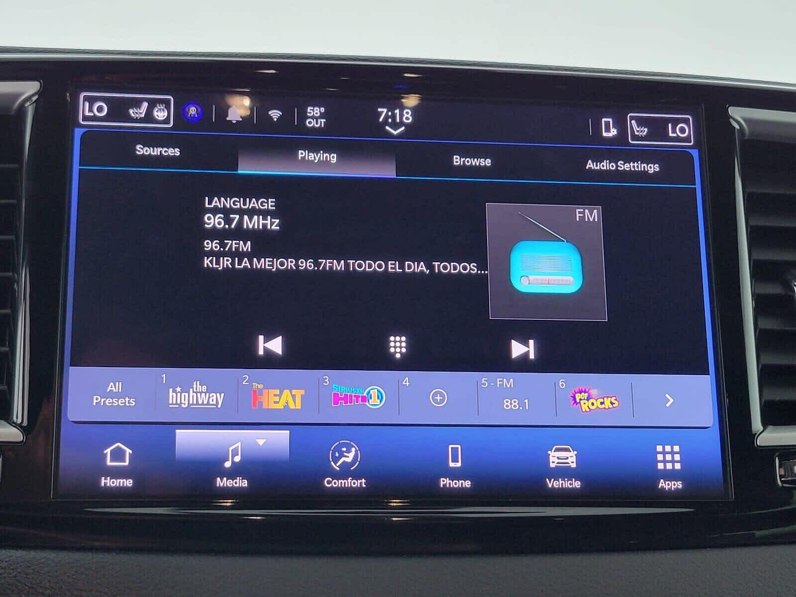 2025 Chrysler Pacifica Select