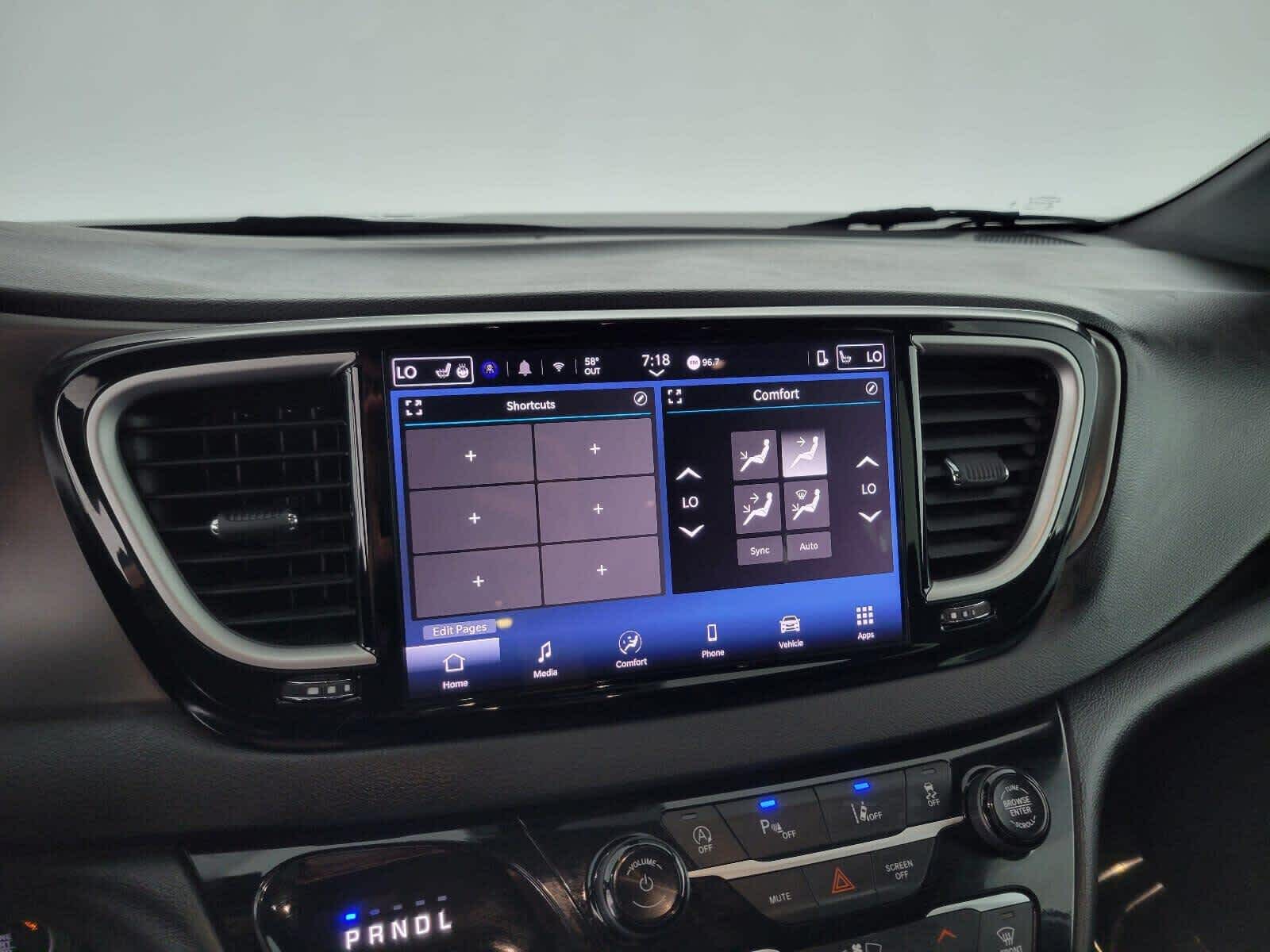 2025 Chrysler Pacifica Select