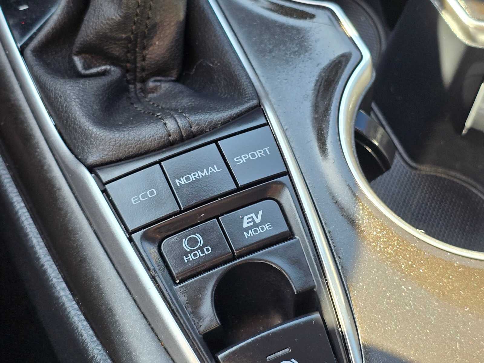2024 Toyota Camry Hybrid LE