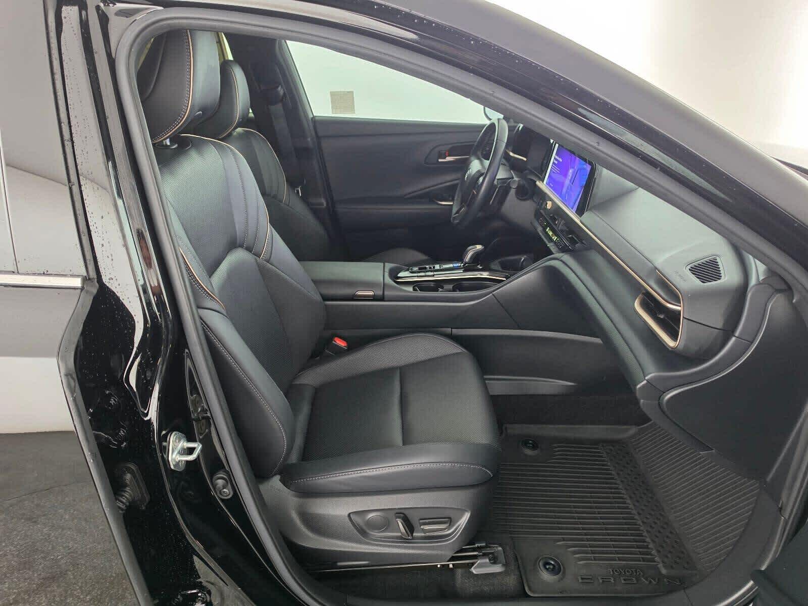 2025 Toyota Crown Signia XLE