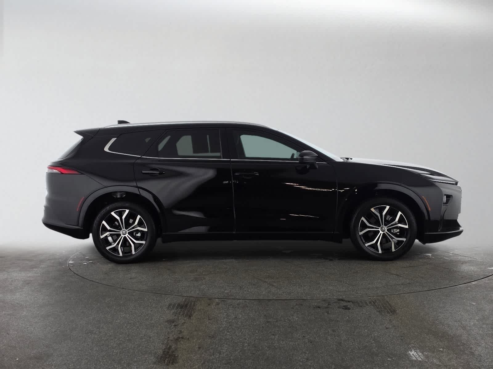 2025 Toyota Crown Signia XLE