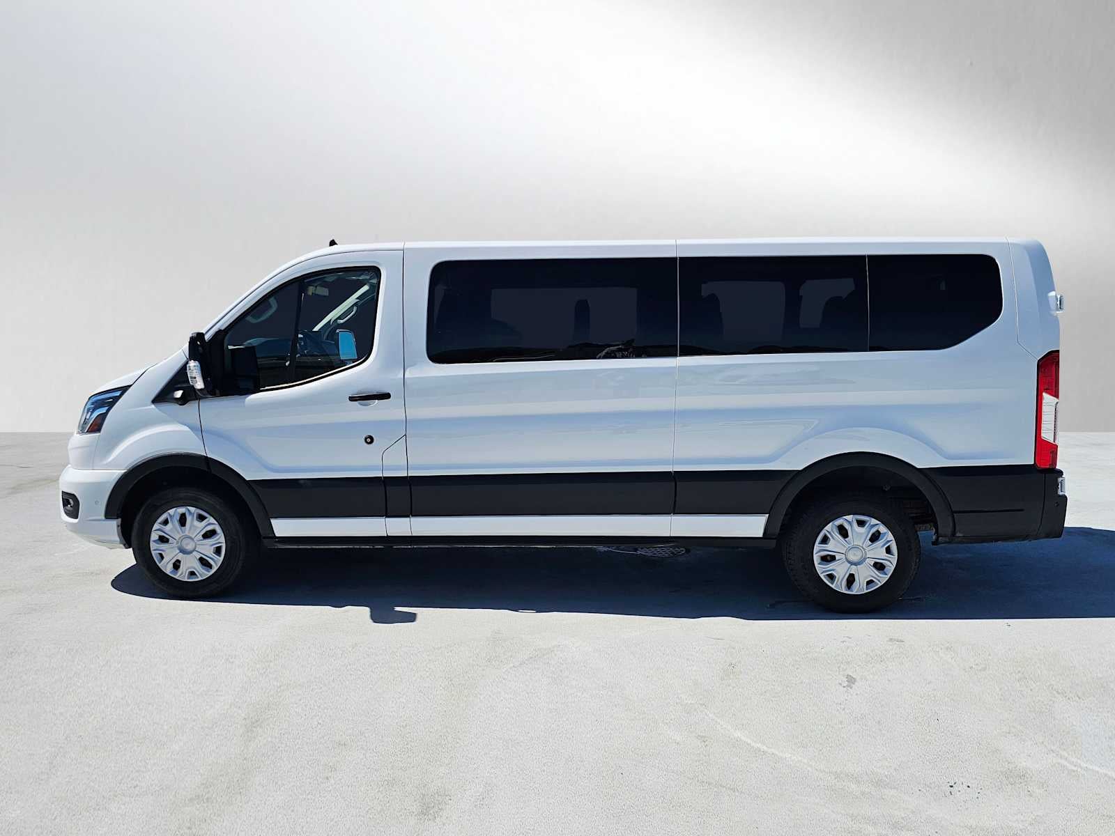 2023 Ford Transit Passenger Wagon XLT