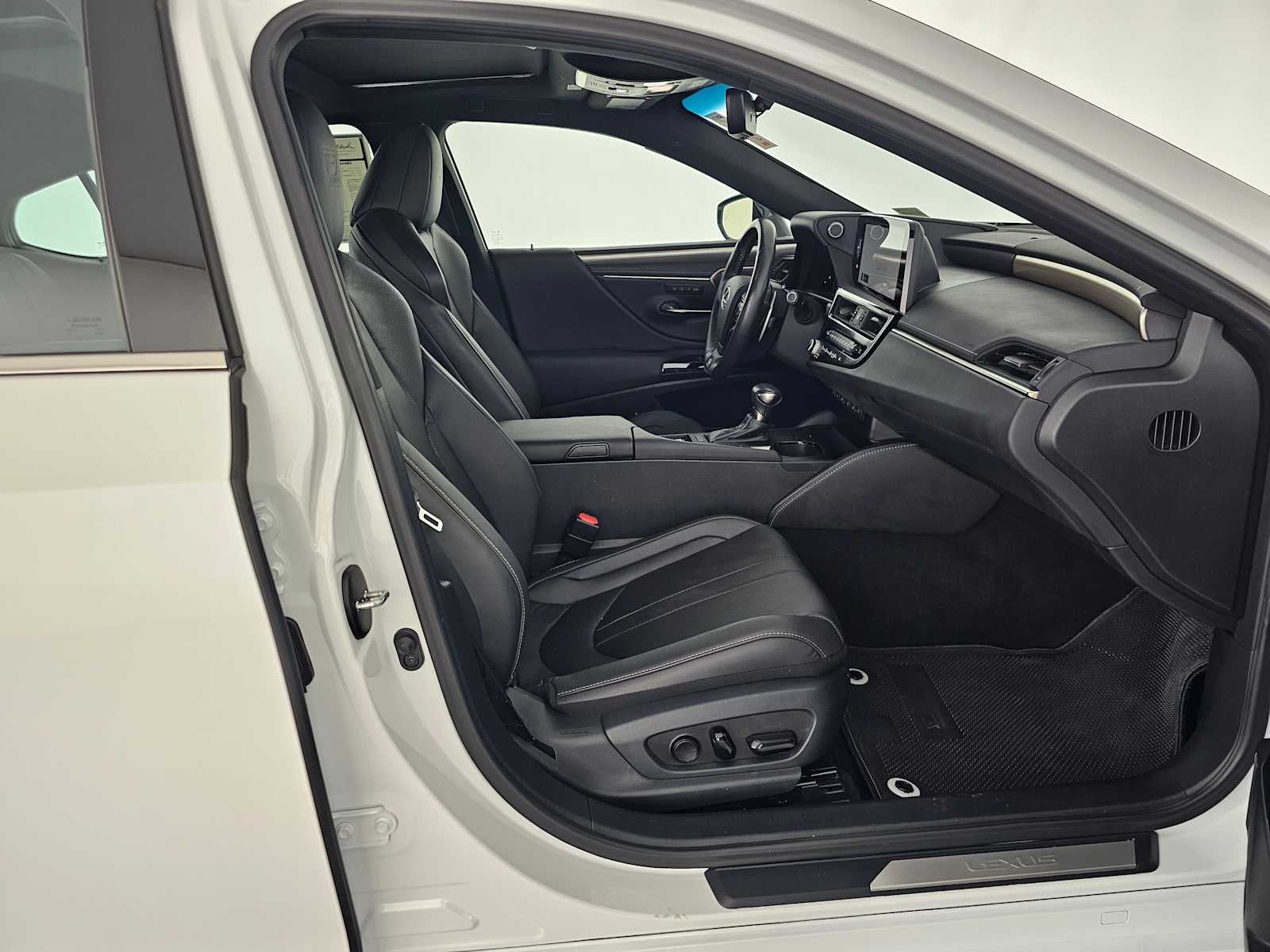 2024 Lexus ES F SPORT Handling