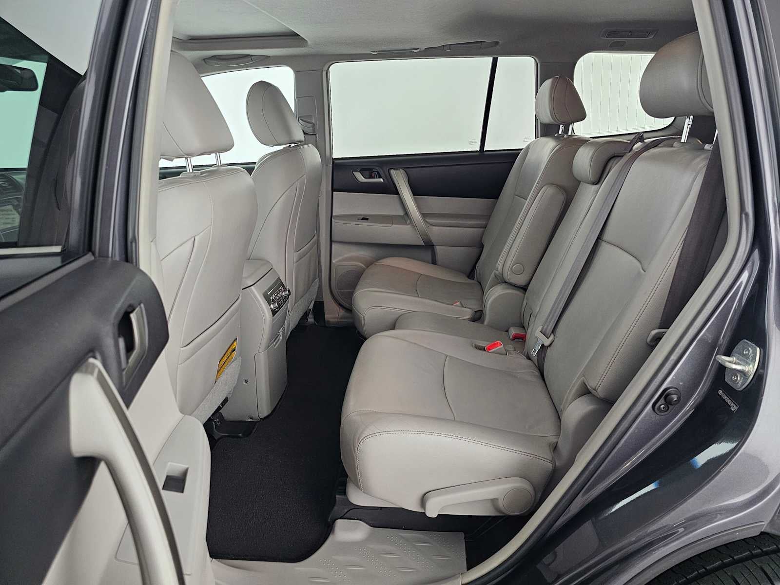 2013 Toyota Highlander SE