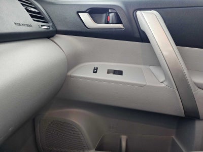 2013 Toyota Highlander SE