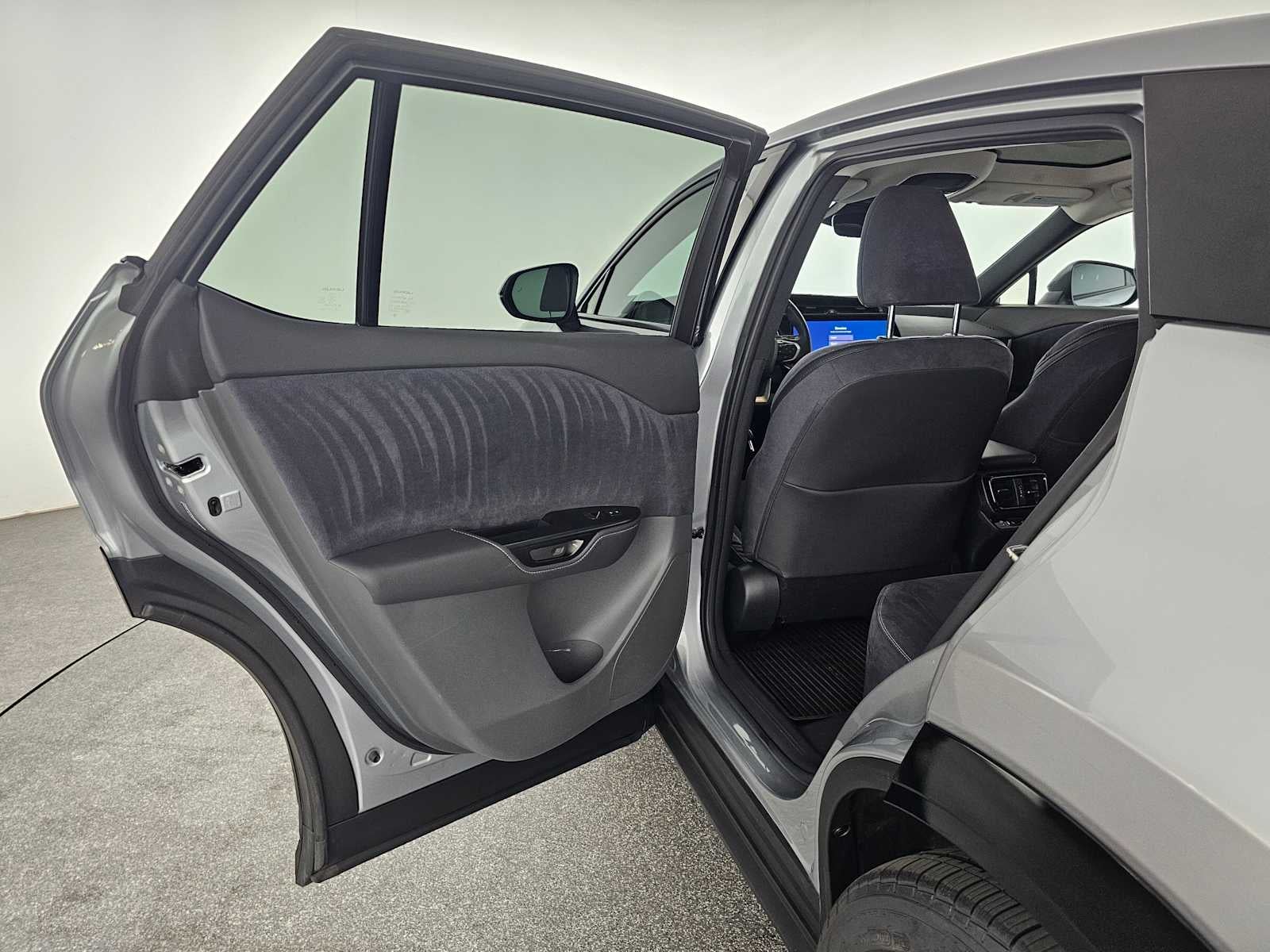 2023 Lexus RZ 450e Luxury