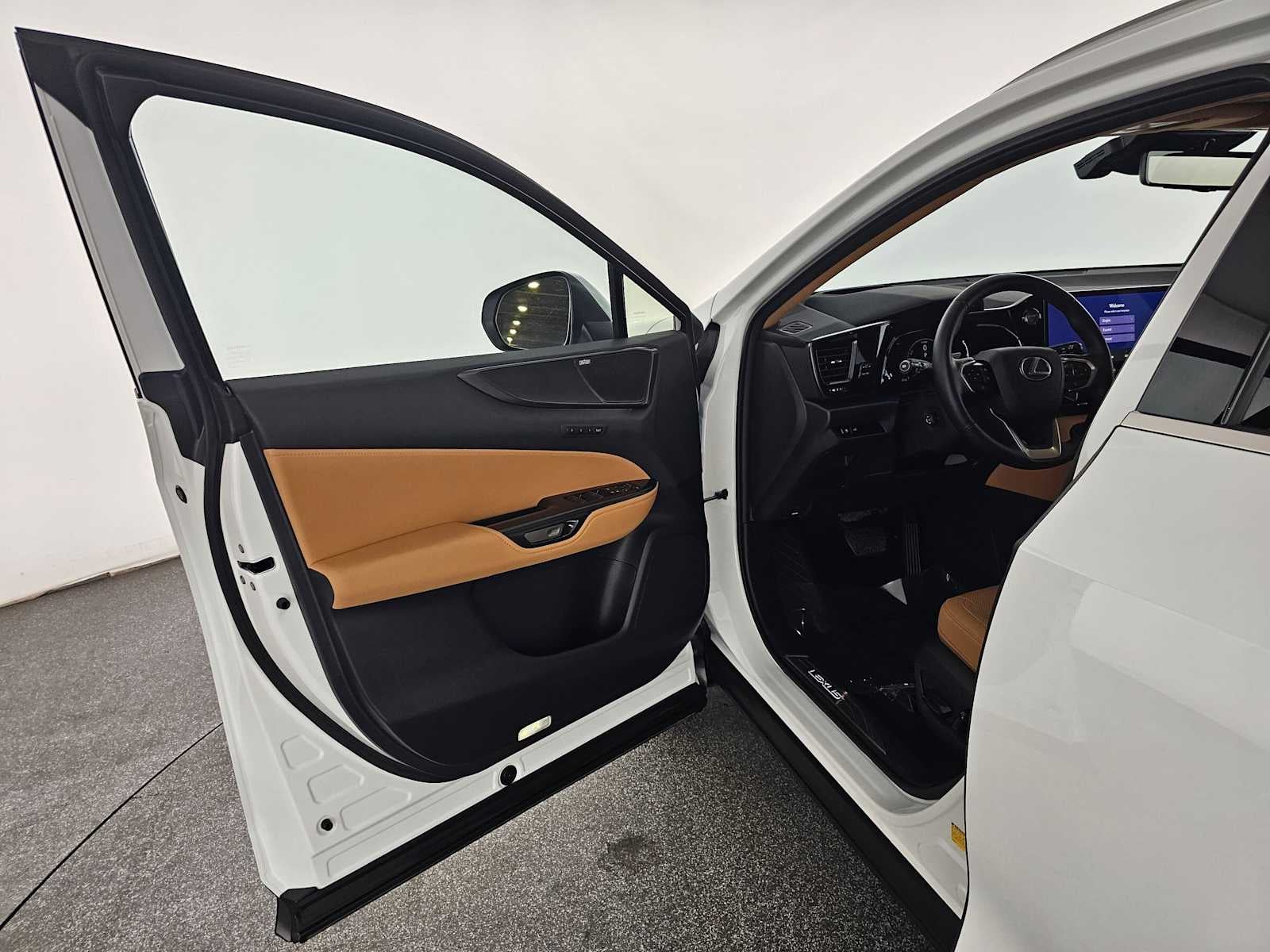 2026 Lexus NX 450h+ Luxury