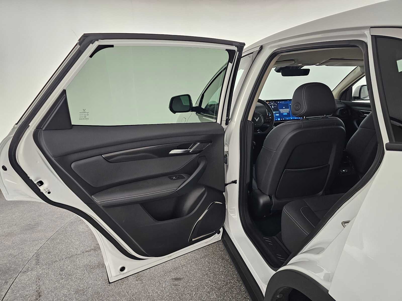2023 VinFast VF 8 Eco