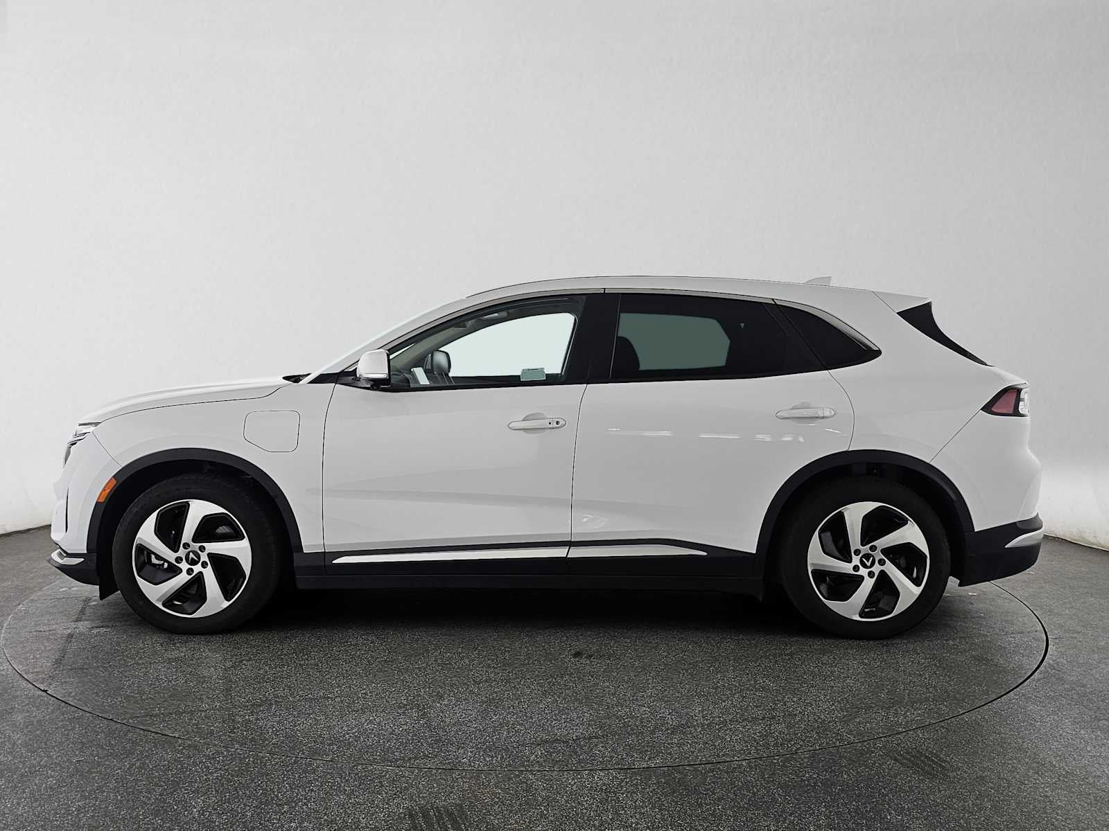 2023 VinFast VF 8 Eco