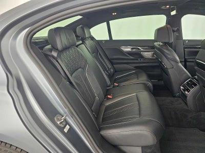 2022 BMW 7 Series 740i