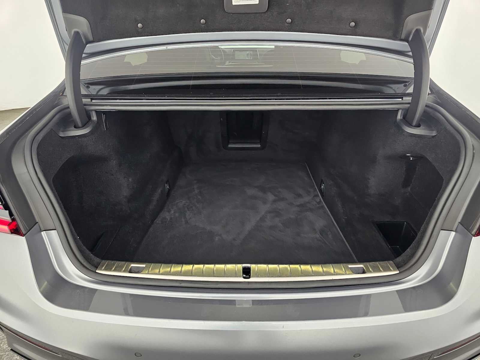 2022 BMW 7 Series 740i