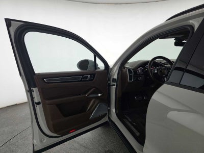 2022 Porsche Cayenne Turbo S E-Hybrid