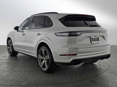 2022 Porsche Cayenne Turbo S E-Hybrid