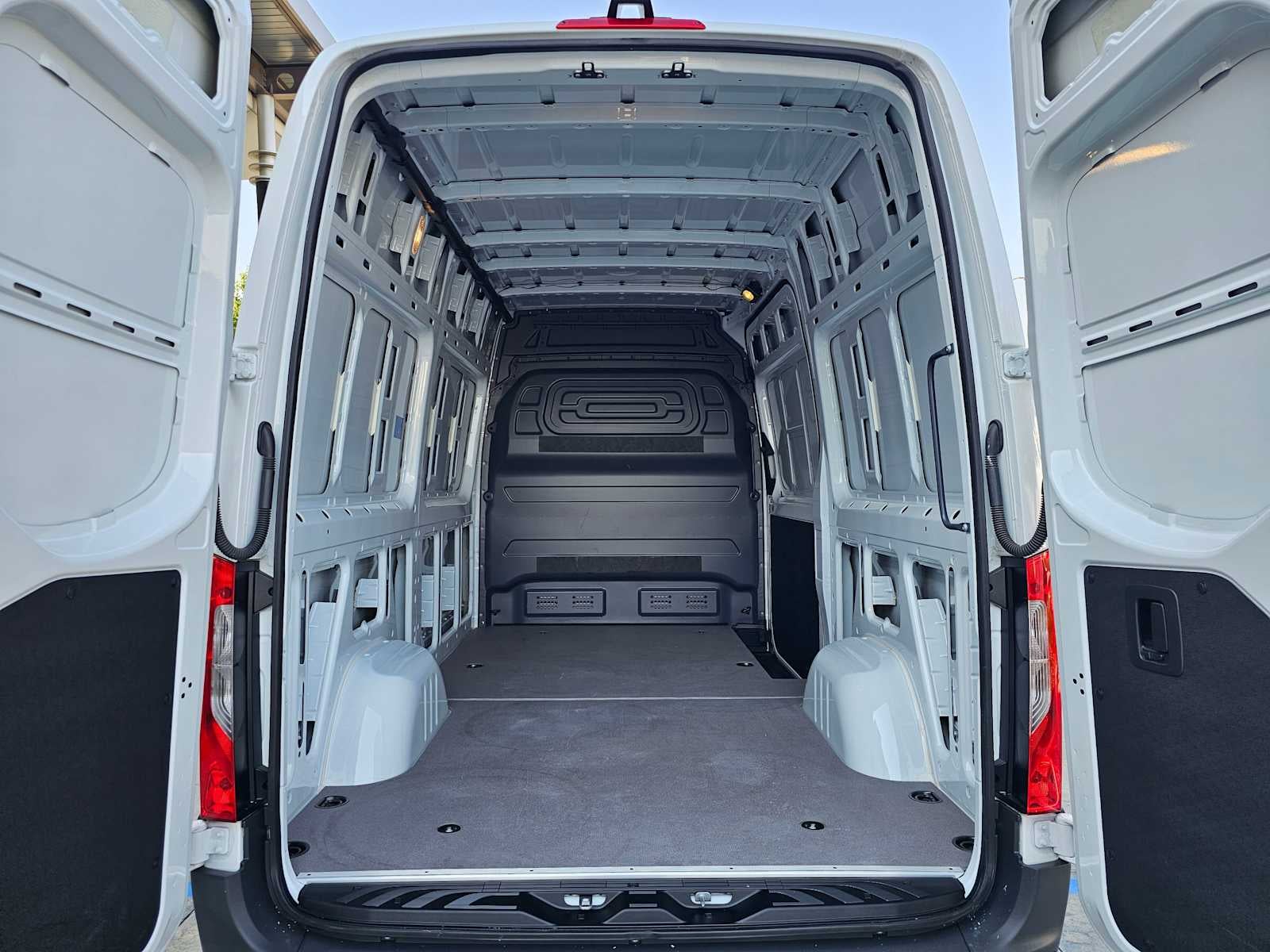 2025 Mercedes-Benz Sprinter Cargo Van 2500 Standard Roof I4 Diesel 144" RWD