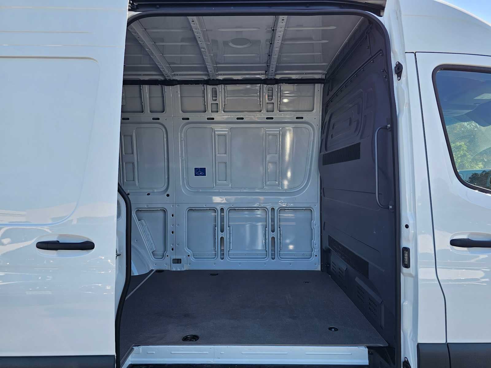 2025 Mercedes-Benz Sprinter Cargo Van 2500 Standard Roof I4 Diesel 144" RWD