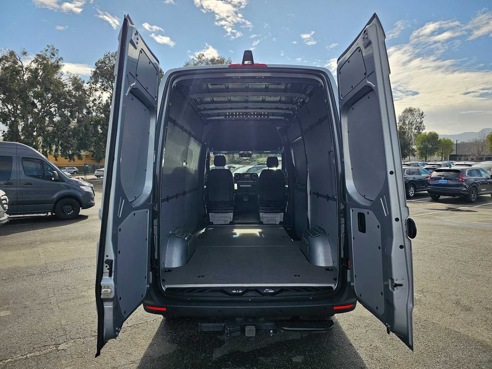 2025 Mercedes-Benz Sprinter Cargo Van 2500 Standard Roof I4 Diesel HO 144" RWD